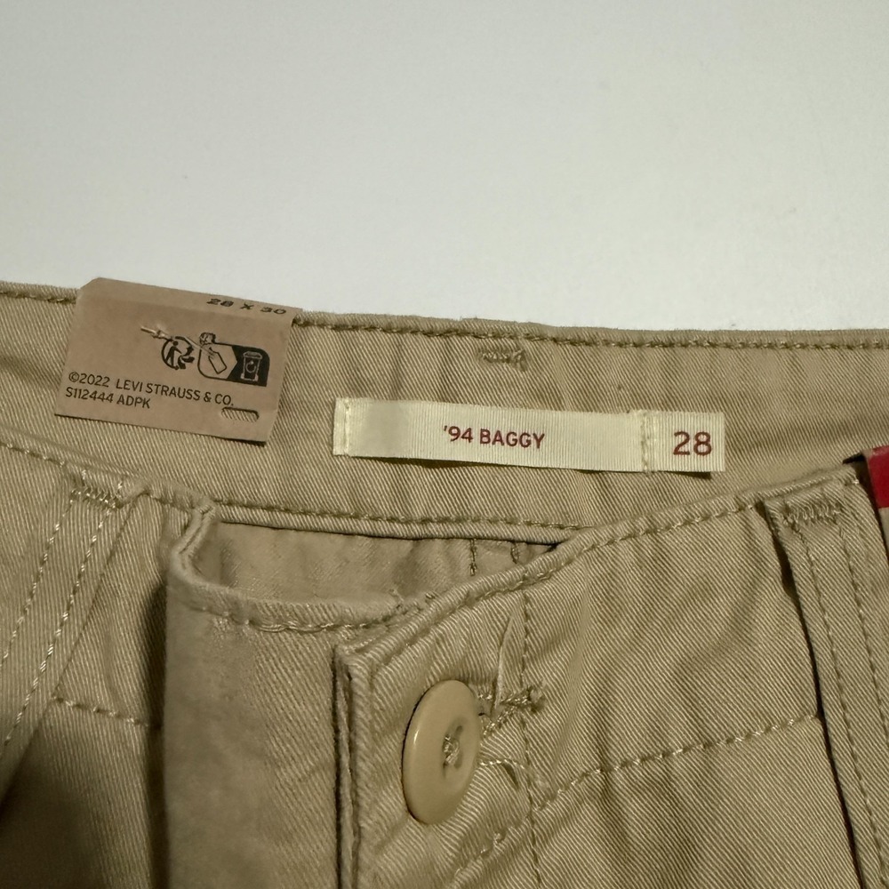 NWT Levi's Women's '94 Baggy Cargo Pants Beige Sz 28x30 Cotton A47070016 - Picture 6 of 12